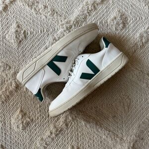 Men’s Veja V-10 sneakers